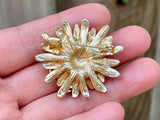 Daisy brooch Bee on Daisy Flower Brooch Daisy pin Flowers Bee Daisy Brooch Pin flower pin